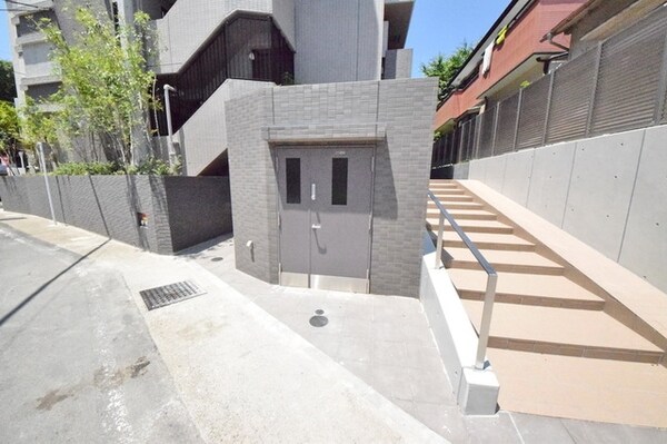 共有部分(扉付きゴミ置き場)