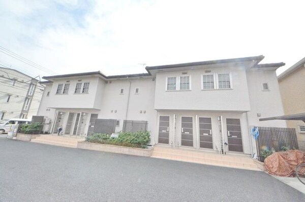 外観(閑静な住宅街に建っています♪)