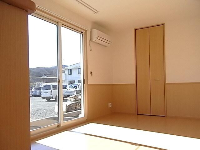 物件内観写真2　(★日当たり良好リビング★)