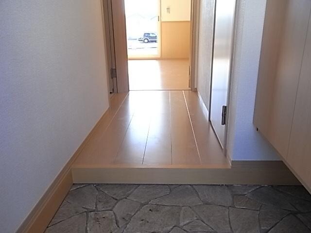 物件内観写真11　(★玄関ホールあります★)