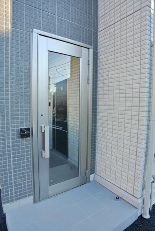 エントランス(☆裏口もございます☆)