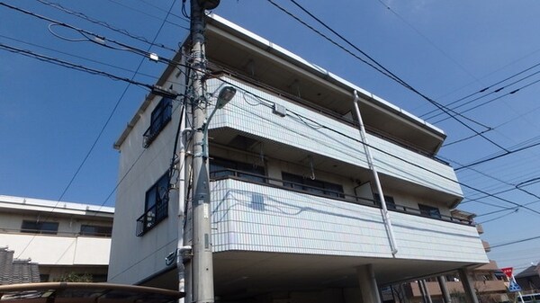 外観(～音に強いマンションですよ～)