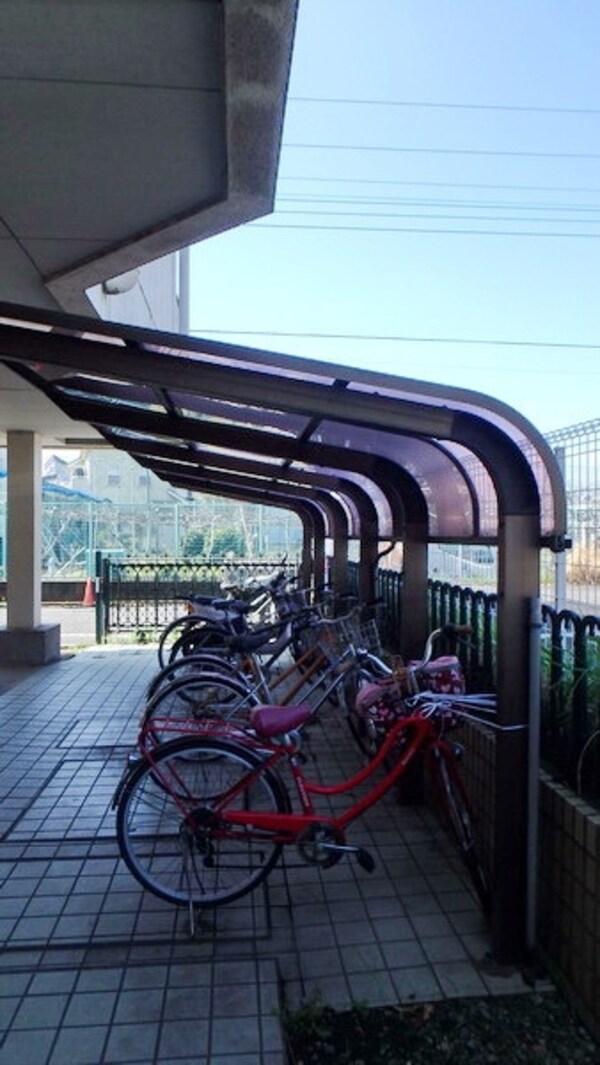 共有部分(～屋根付き駐輪で雨の日も愛車が濡れません～)