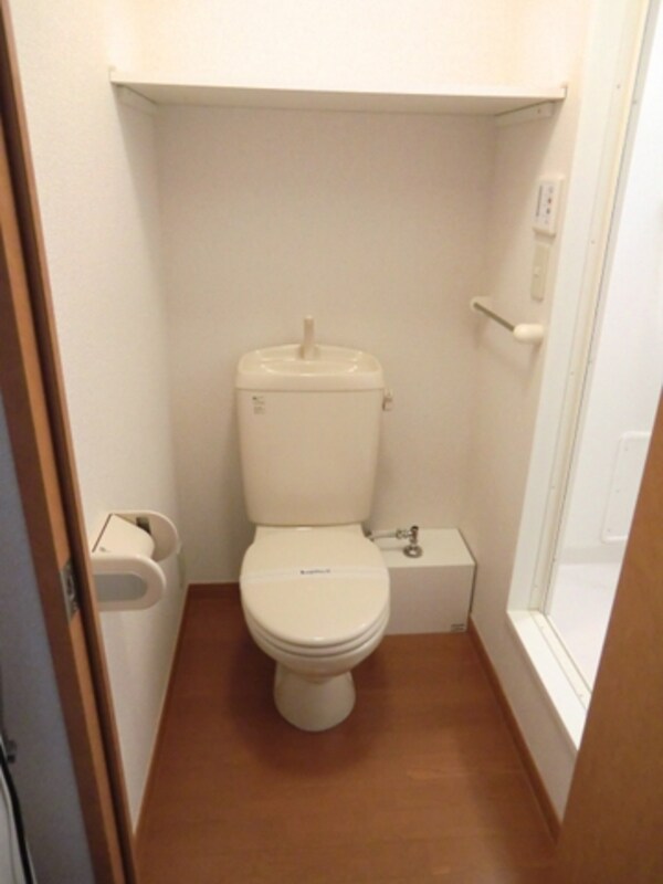 トイレ(上部収納・タオル掛)
