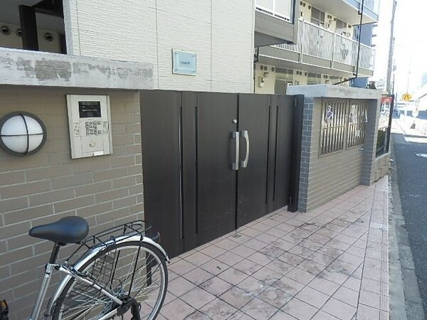 エントランス(安心のオートロック)