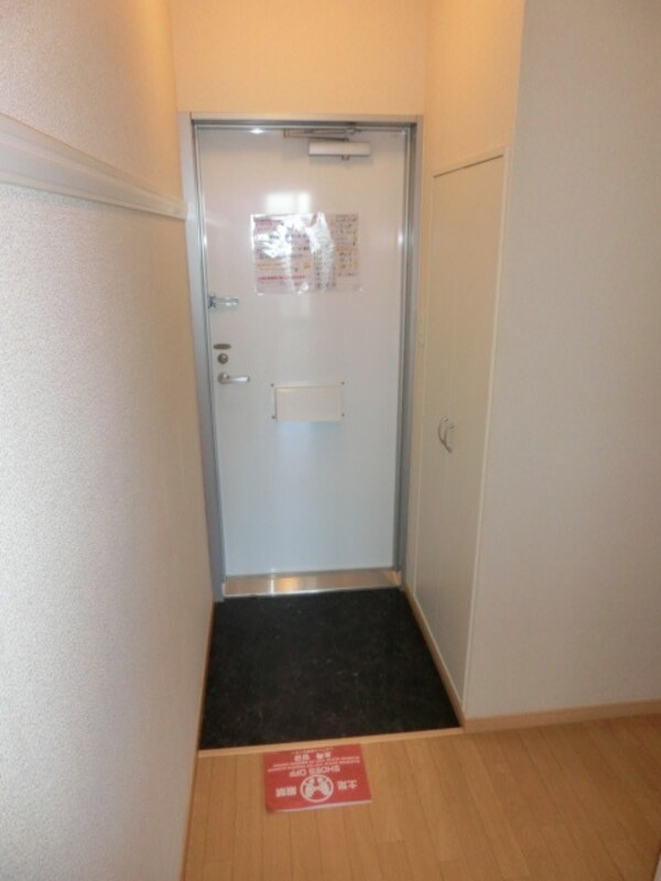 玄関(シューズボックス完備の玄関)