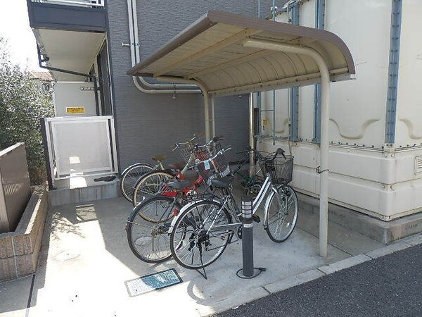 共有部分(屋根付きの駐輪場で雨の日も濡れません)