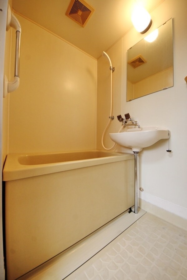 バス／シャワールーム等(※同物件別部屋)