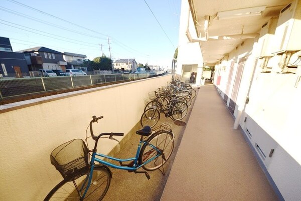 エントランス(駐車場)