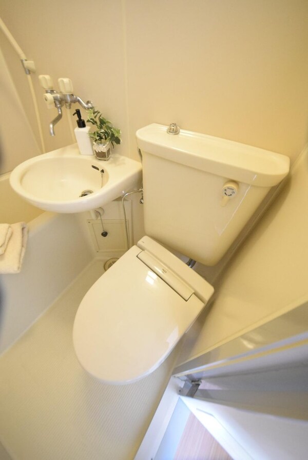 トイレ(※同タイプ間取り　モデルルームの設備施工例)
