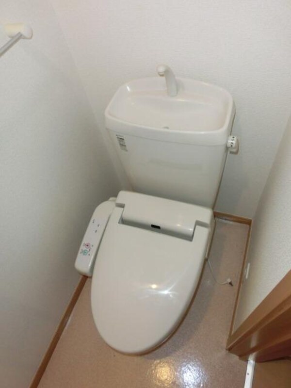 トイレ(ウォシュレット完備)