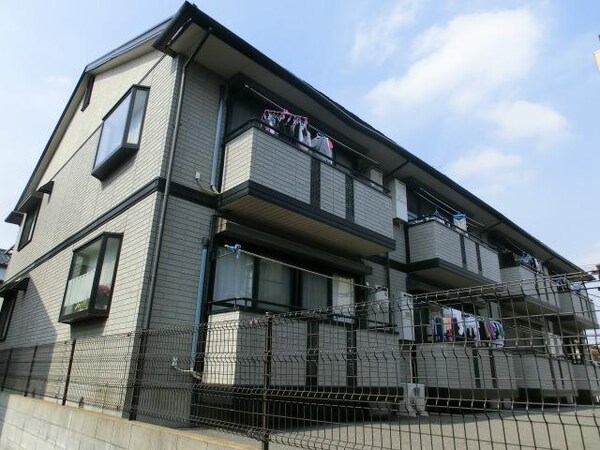 外観(閑静な住宅街、東向き)
