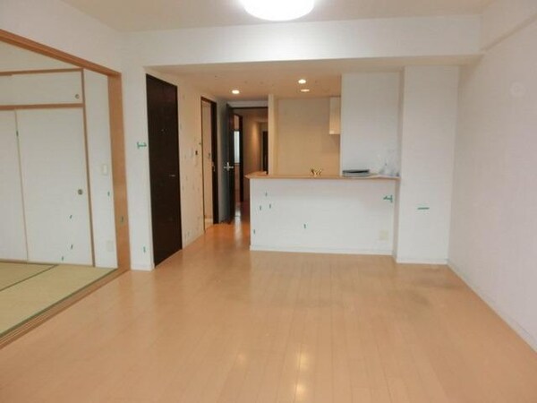 その他室内・内装(バルコニーからのお部屋です)