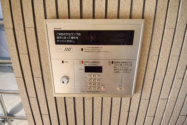共有部分(オートロック完備)