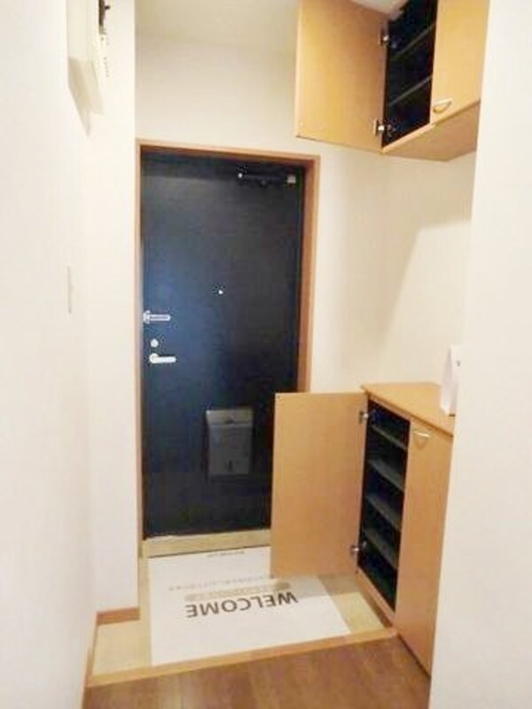 玄関(カウンタータイプのシューズBOX)