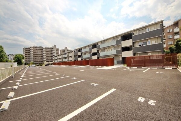駐車場(広い駐車場敷地)