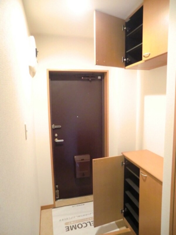 玄関(シューズＢＯＸ完備　)