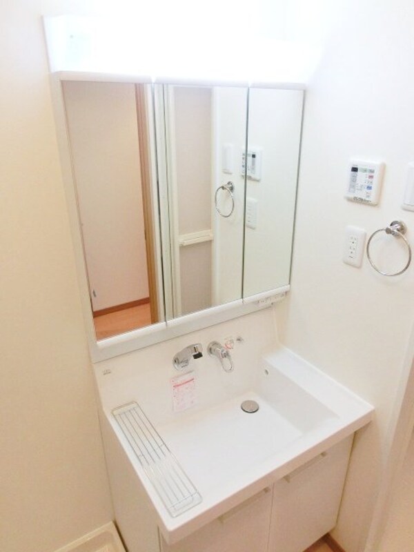 洗面(忙しい朝にもお掃除にも便利なシャンプードレッサー)