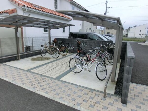 共有部分(屋根つき駐輪場)