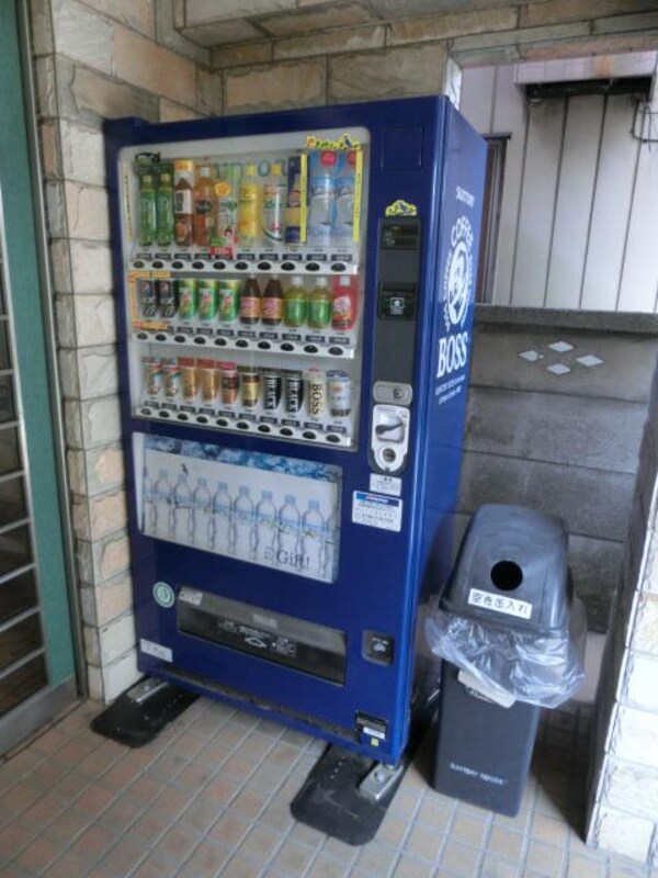 庭(敷地内に自販機完備)