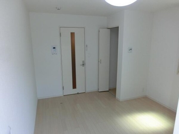 その他室内・内装(バルコニーからのお部屋です)