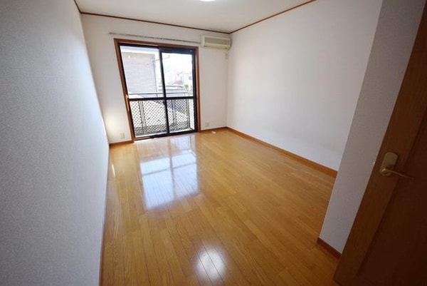 その他室内・内装(日当たり良好で明るいお部屋です)