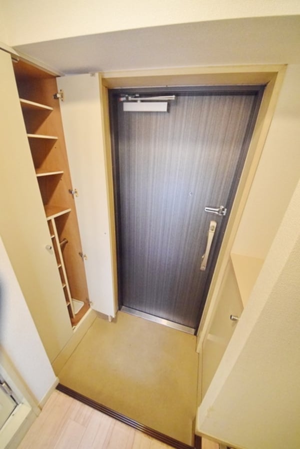 玄関(シューズBOX付き)