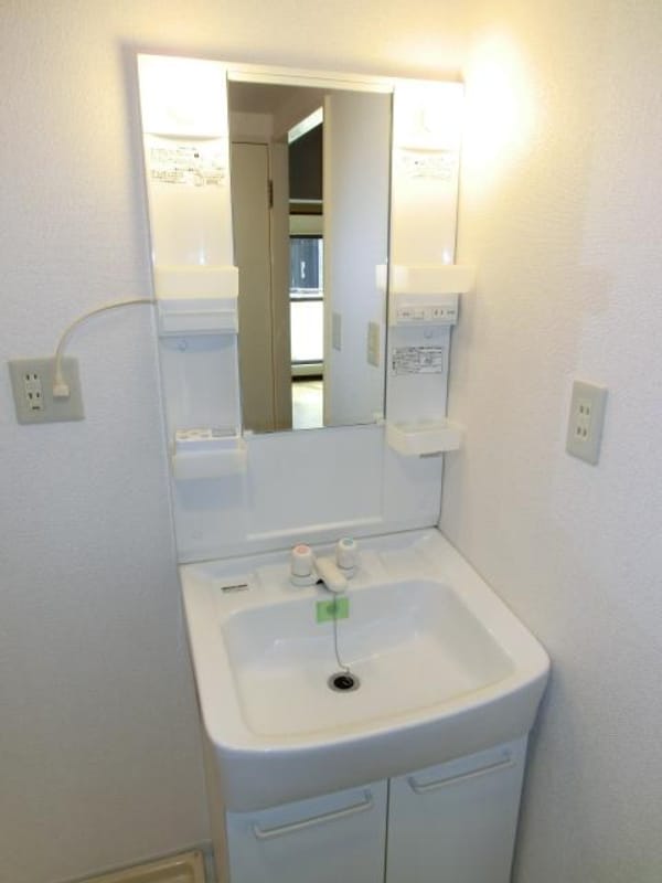 洗面(※同建物　同タイプ間取り別室の設備参考写真です　現況優先)