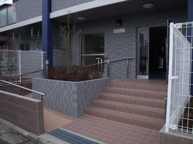 物件内観写真16　(キレイなエントランスです)