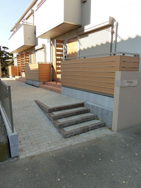 物件内観写真18　(玄関前)