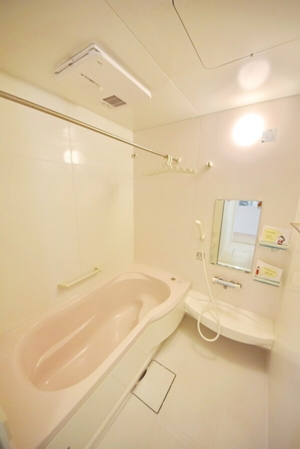 バス／シャワールーム等(広々一坪バスです)