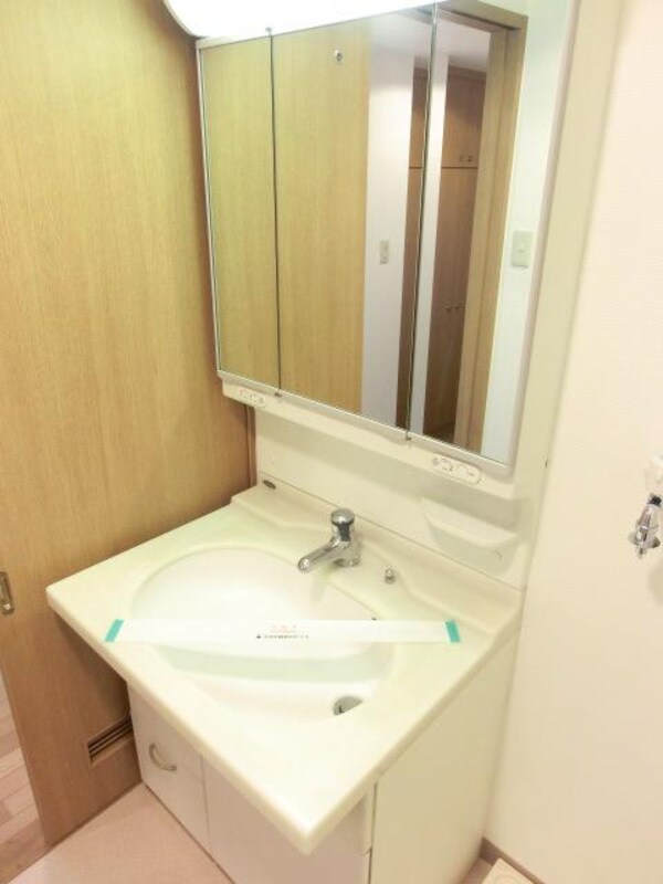 洗面(※同タイプ間取り　反転タイプあり)