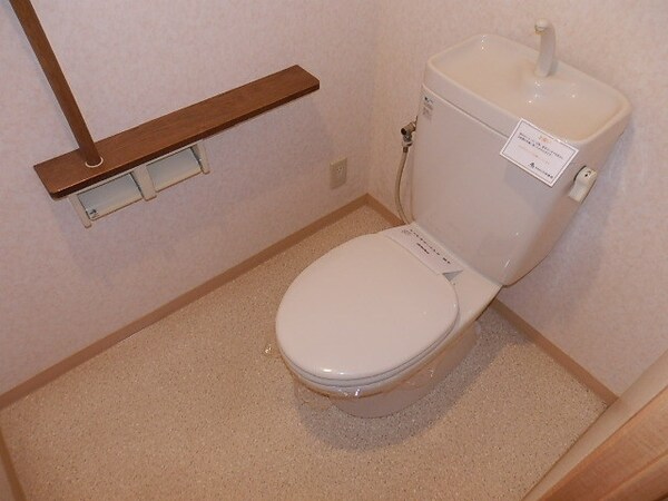 トイレ(トイレも広々使えます)