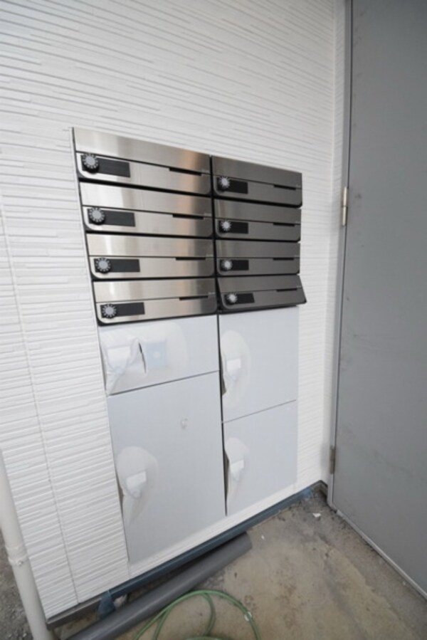 共有部分(宅配ボックス付きです)