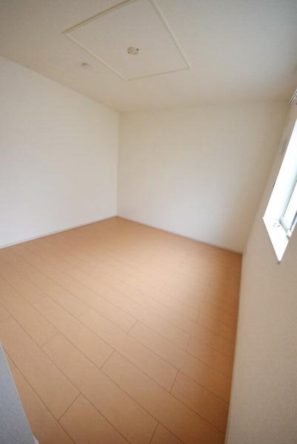 その他室内・内装(明るい寝室)