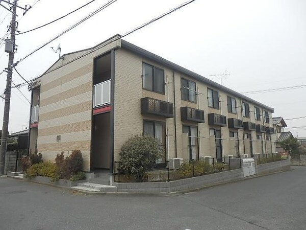 外観(閑静な住宅街に立地)