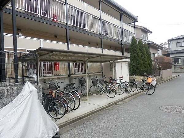 共有部分(屋根付き駐輪場有り)