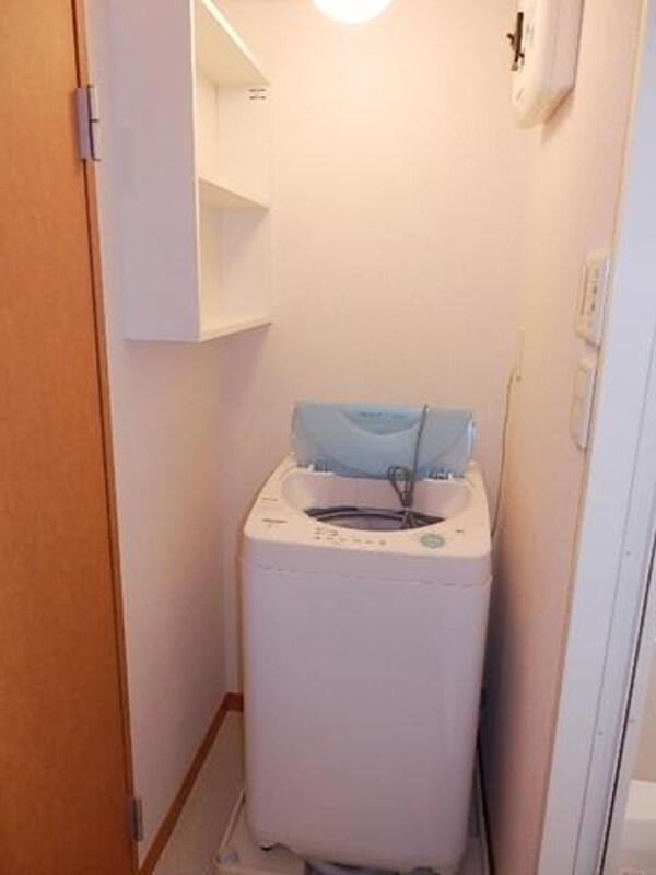 設備(洗濯機有り　あると嬉しい棚付き)