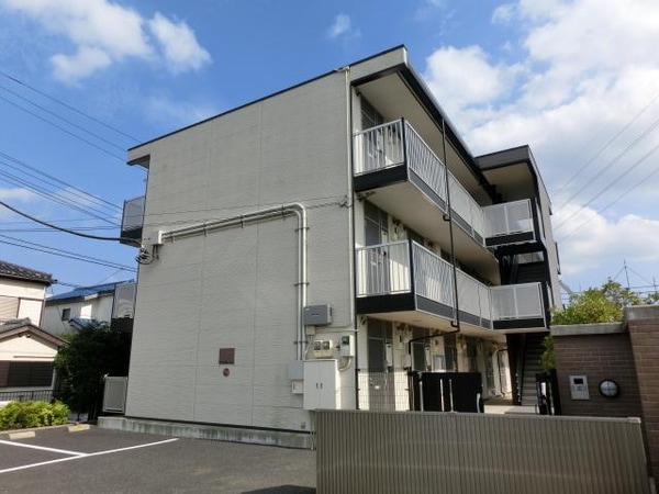 外観(閑静な住宅街に立地)