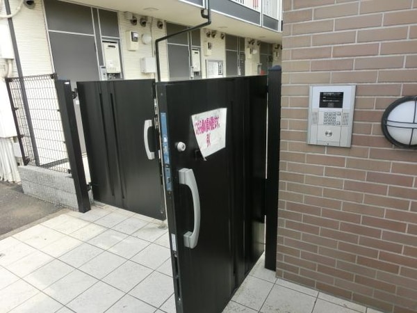 エントランス(オートロック完備)