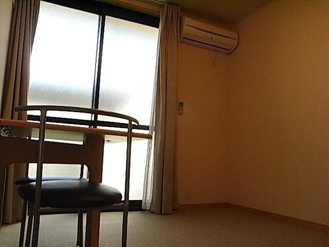 物件内観写真2　(エアコン完備)