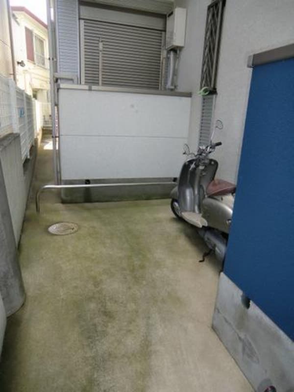 共有部分(自転車置き場です)