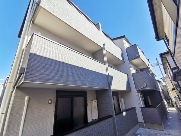 外観(１階でもバルコニー完備です)