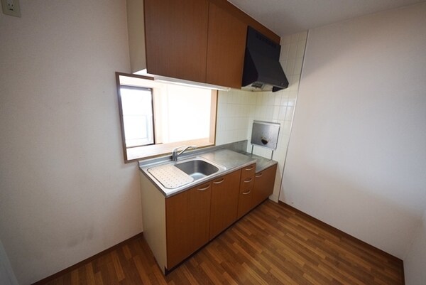 キッチン(同タイプ間取角部屋の参考写真です)