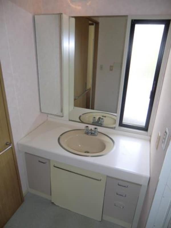 洗面(独立洗面台・窓付)