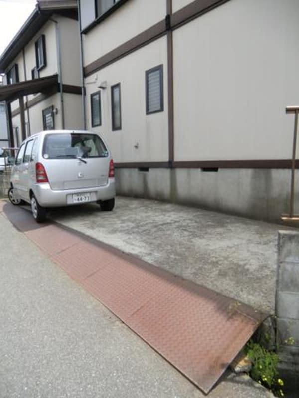 その他(駐車場１台付き)