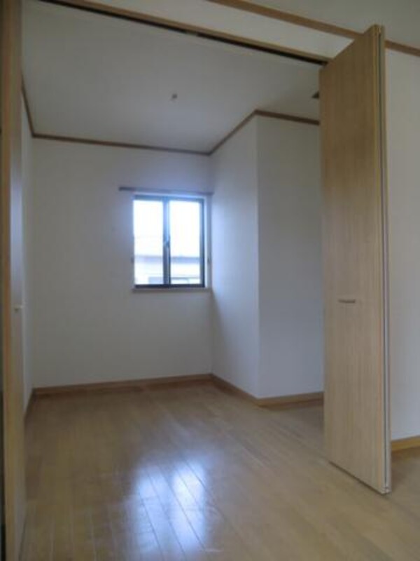 設備(納戸３．５帖のたっぷり収納　窓付き)