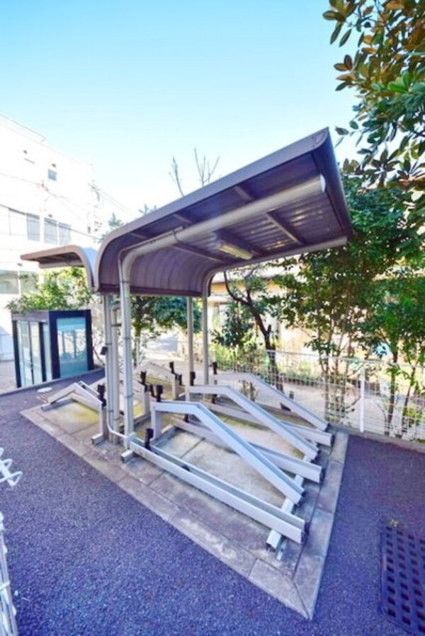 その他(屋根付きの駐輪場)