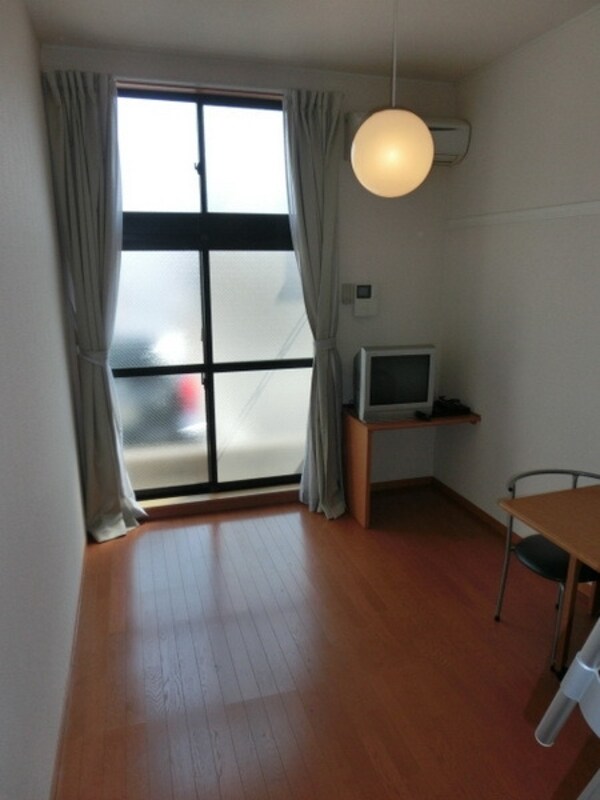 リビング・居室(エアコン、テレビなど家具付きのお部屋です)