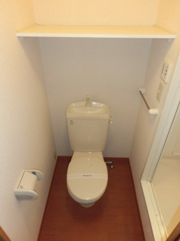 トイレ(収納棚付きのトイレです)